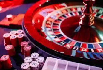 Sports betting and basketball coverage on hot646